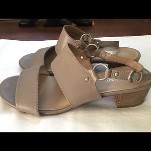 Naturalizer EUC Light Mocha Leather Comfort Sandal